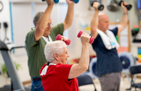woman lifting free weights